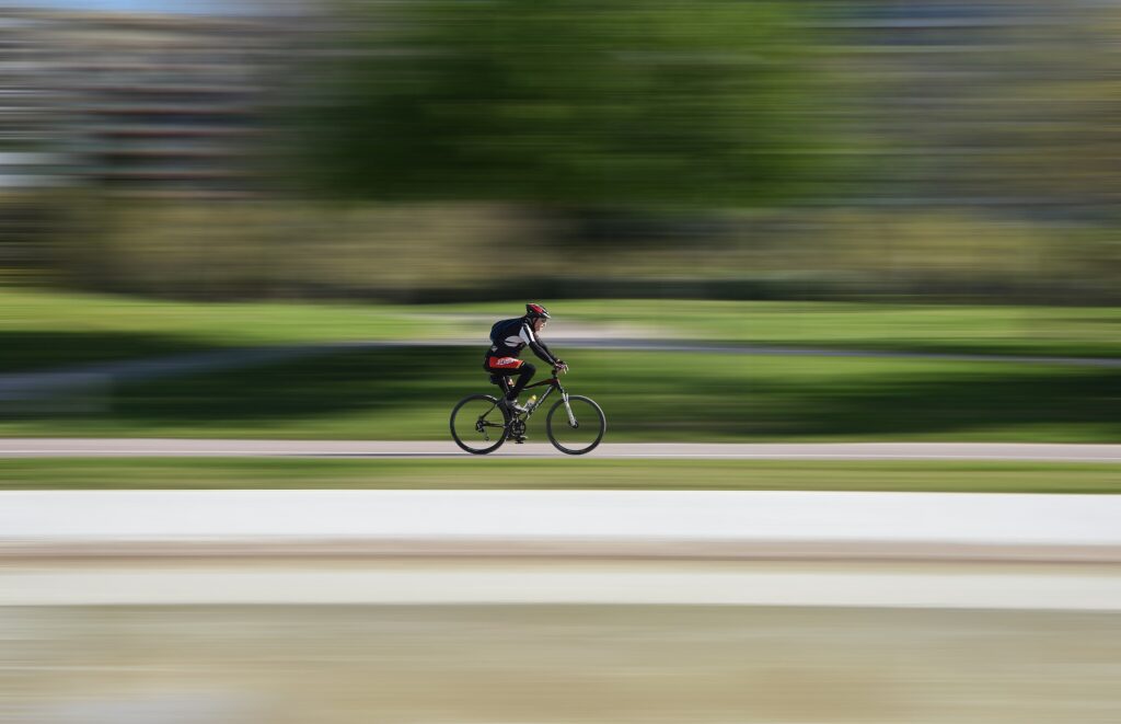 Skridskostjärnan ska cykla genom sverige